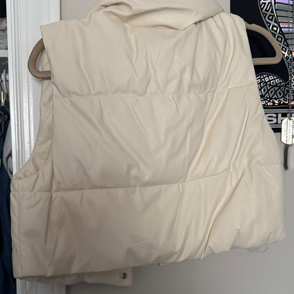 Love Tree Women's Off-White Puffer Vest - Picture 2 of 2